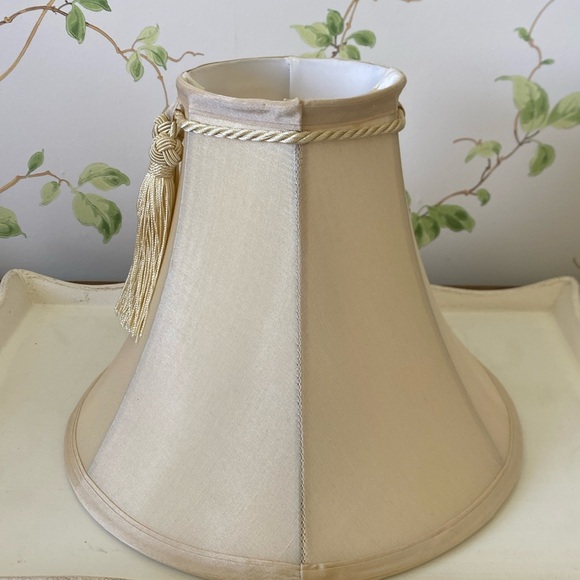 Vintage Cream Fluted Lampshade with Tassels - Picture 2 of 12
